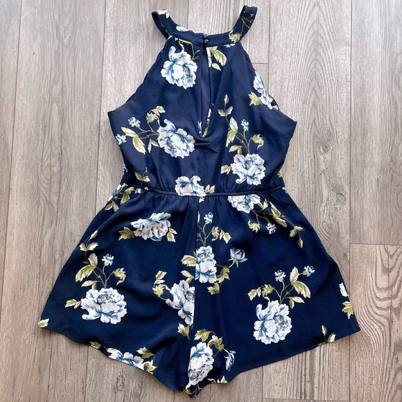 Altar'd State Floral Scallop Edge Neckline Halter Romper Navy Blue Size Large - Picture 2 of 8